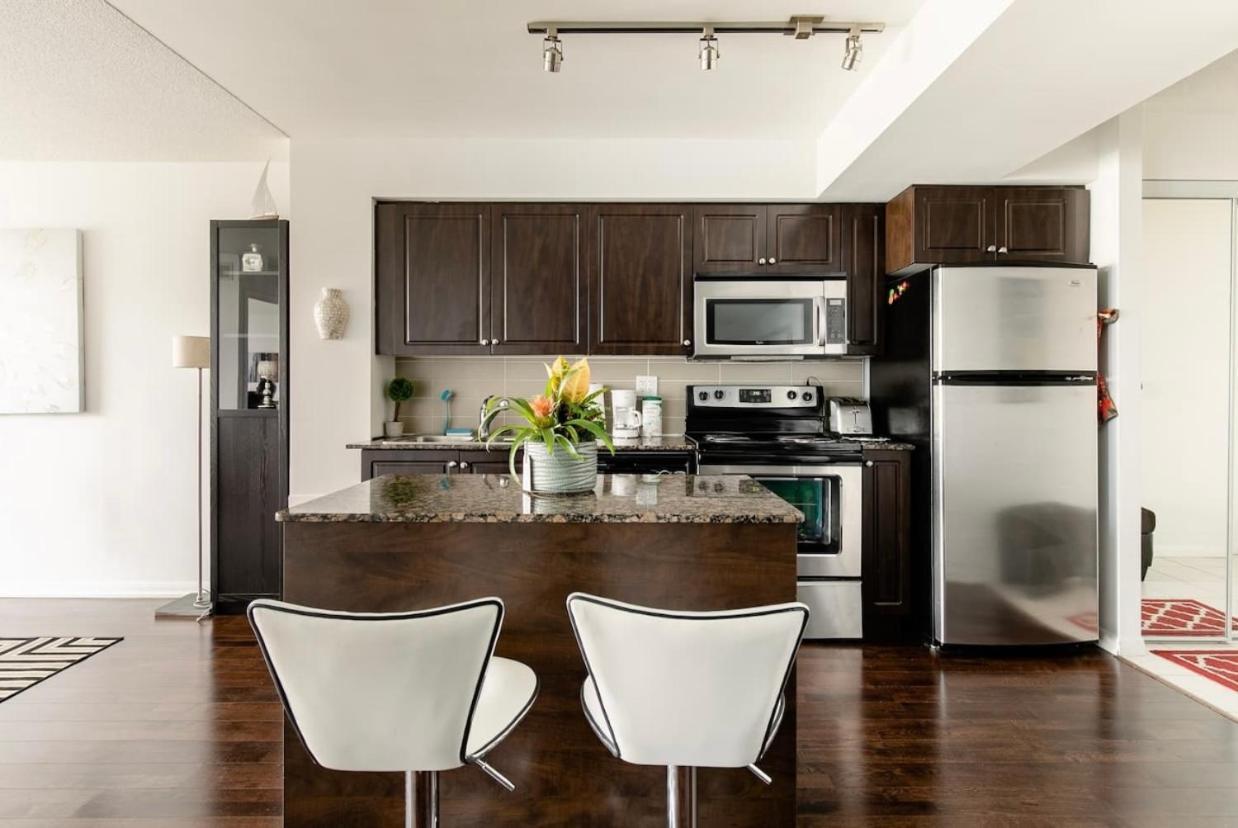 Downtown Toronto+Free Parking+Cn Tower View Apartamento Exterior foto