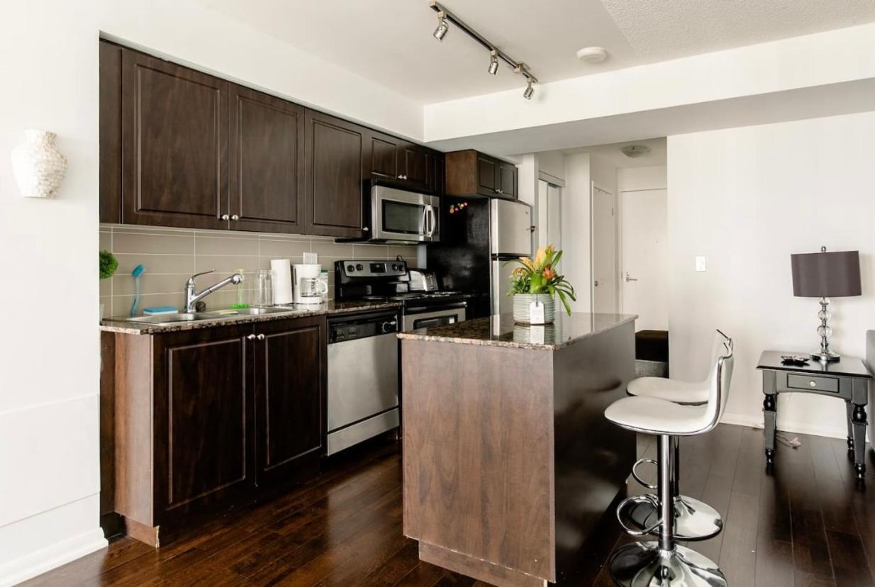 Downtown Toronto+Free Parking+Cn Tower View Apartamento Exterior foto