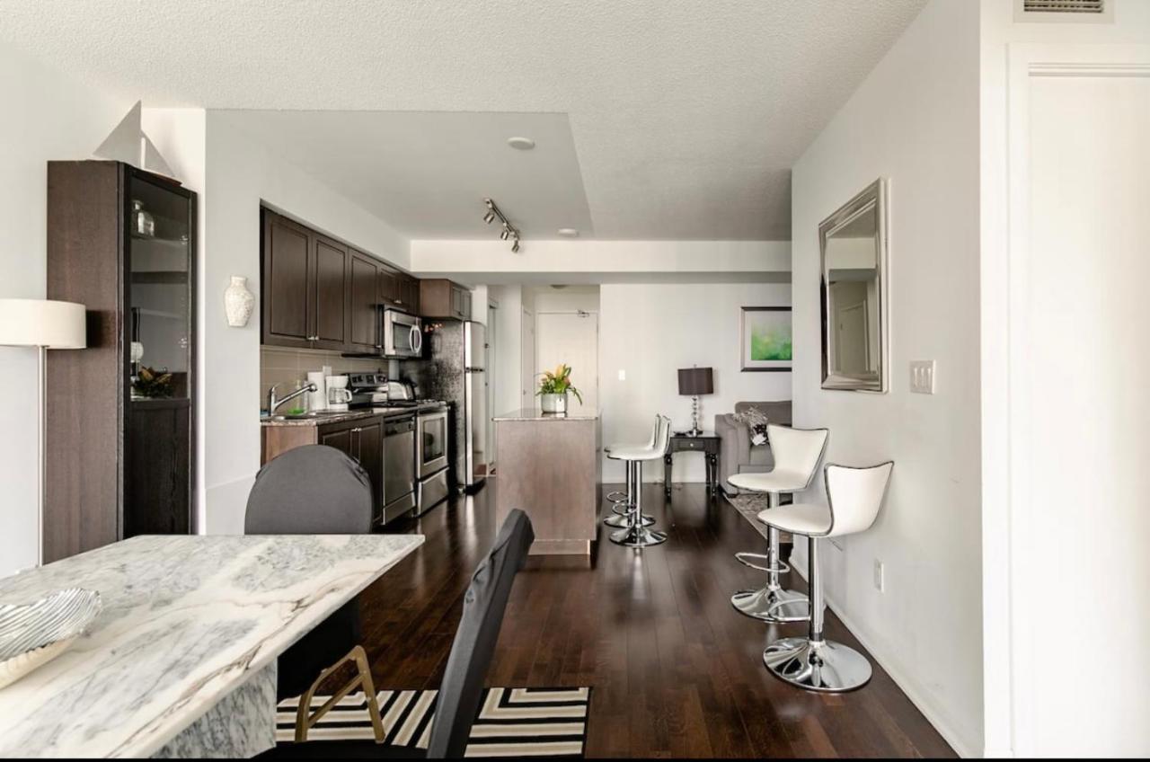 Downtown Toronto+Free Parking+Cn Tower View Apartamento Exterior foto